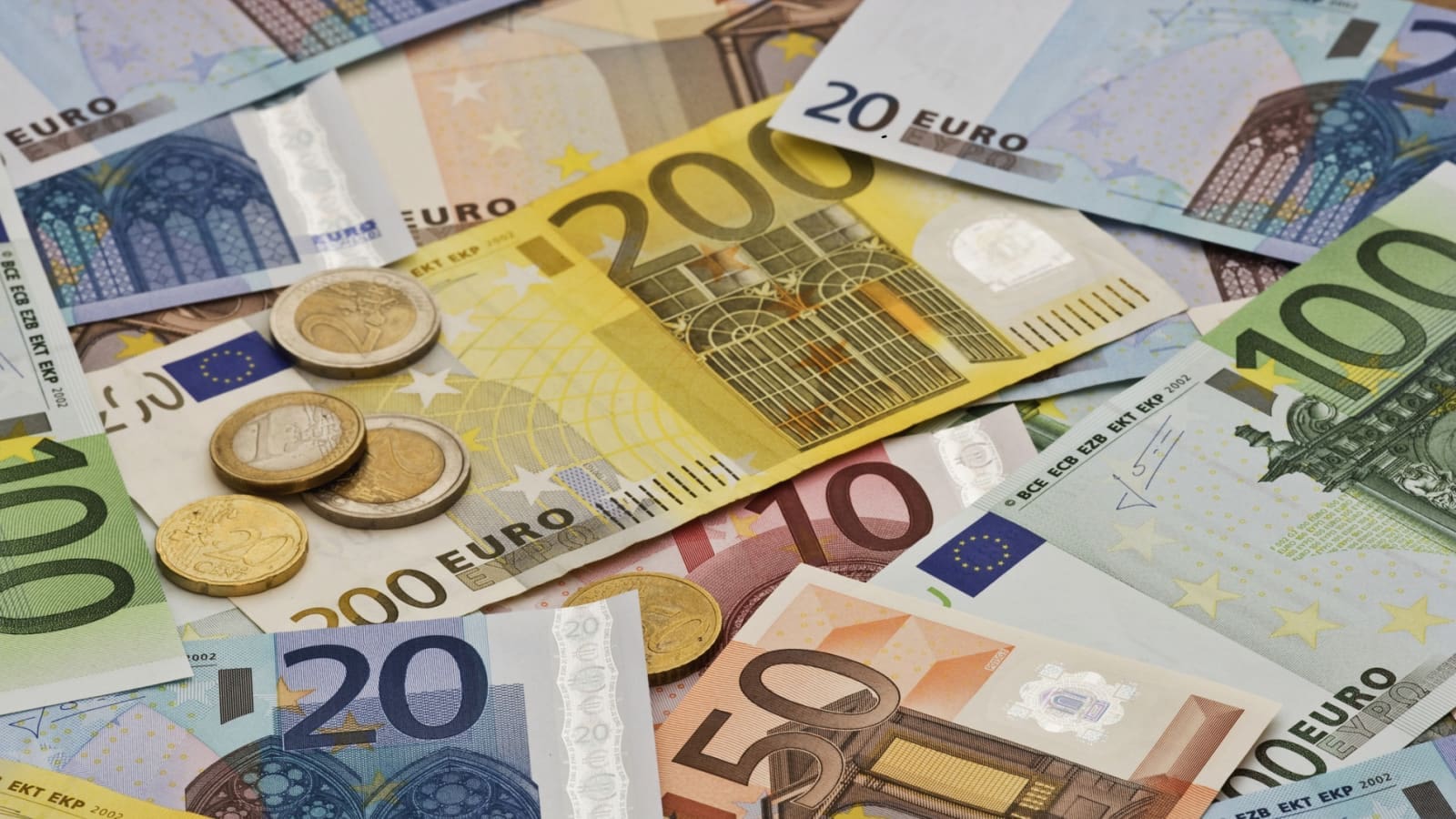Euro mírně posiluje po zprávě, že ECB bude postupně omezovat nákupy dluhopisů - Burzovnisvet.cz - Akcie, kurzy, burza, forex, komodity, IPO, dluhopisy - zpravodajství