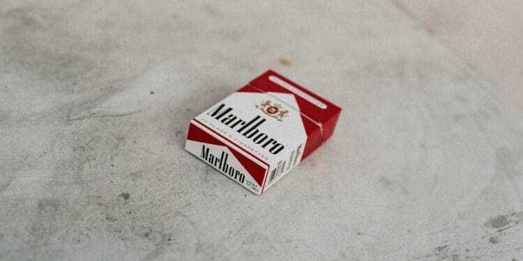 red and white marlboro cigarette pack