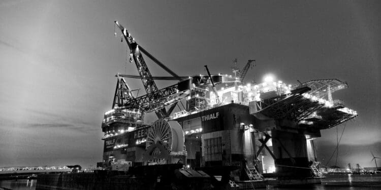 Thialf is a crane vessel equipped with 2x 7100mT cranes, used for installation and removal of various offshore oil, gas, wind etc structures. When moored in Caland kanaal, she’s normally being prepared for the next project or undergoing some maintenance.