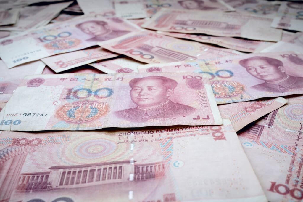 100 Chinese yuan banknotes