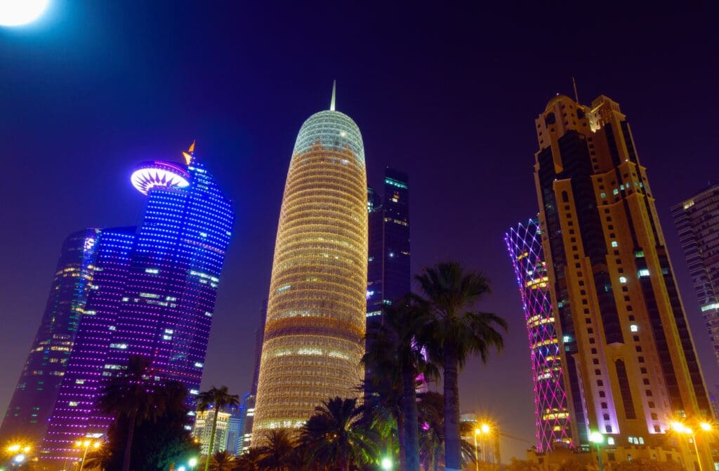 A long and hot Doha night of the wonderful skyline. 👉🏻 Please credit my website: GlobalCareerBook.com 👈🏻