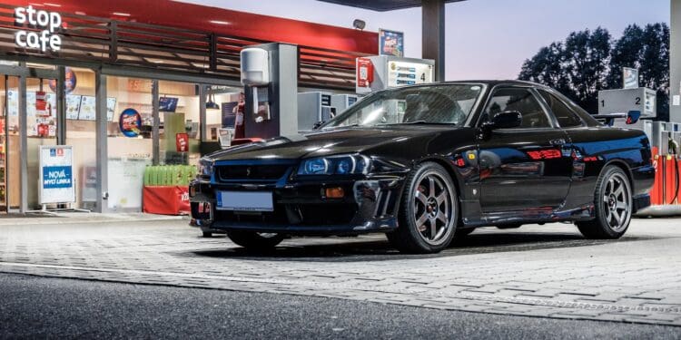 Nissan Skyline R34GTT at gas station II.