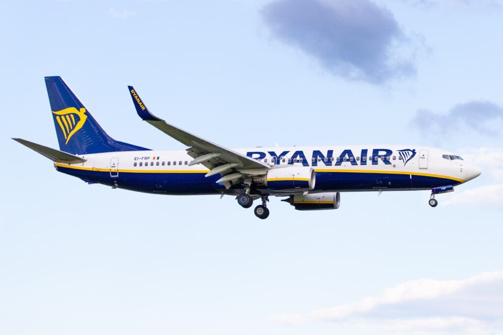 Ryanair final approach Hamburg Airport / HAM / EDDH