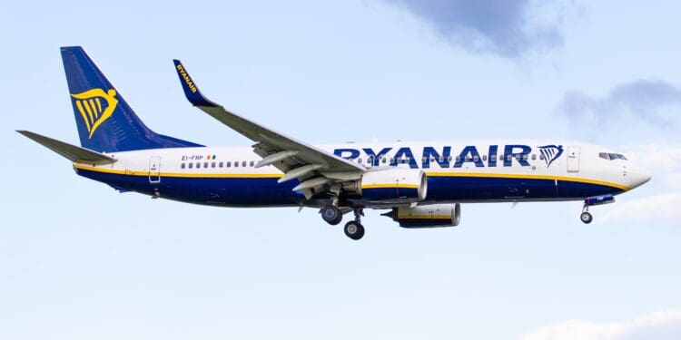 Ryanair final approach Hamburg Airport / HAM / EDDH