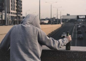 alkoghol, narkomaniia, paghubnaia privychka
