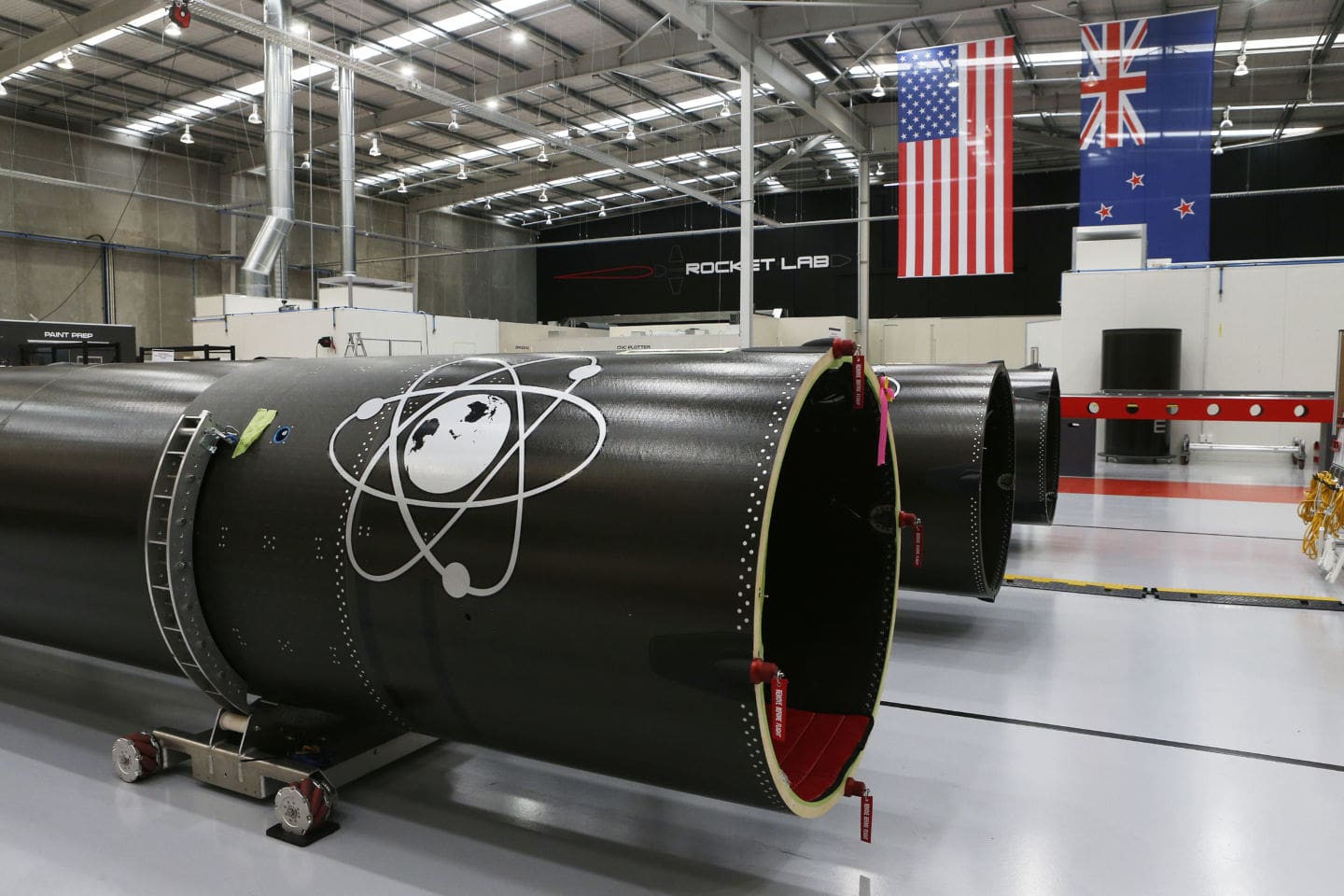 Investiční pohled na akcie společností Rocket Lab a AnheuserBusch InBev Burzovnisvet.cz