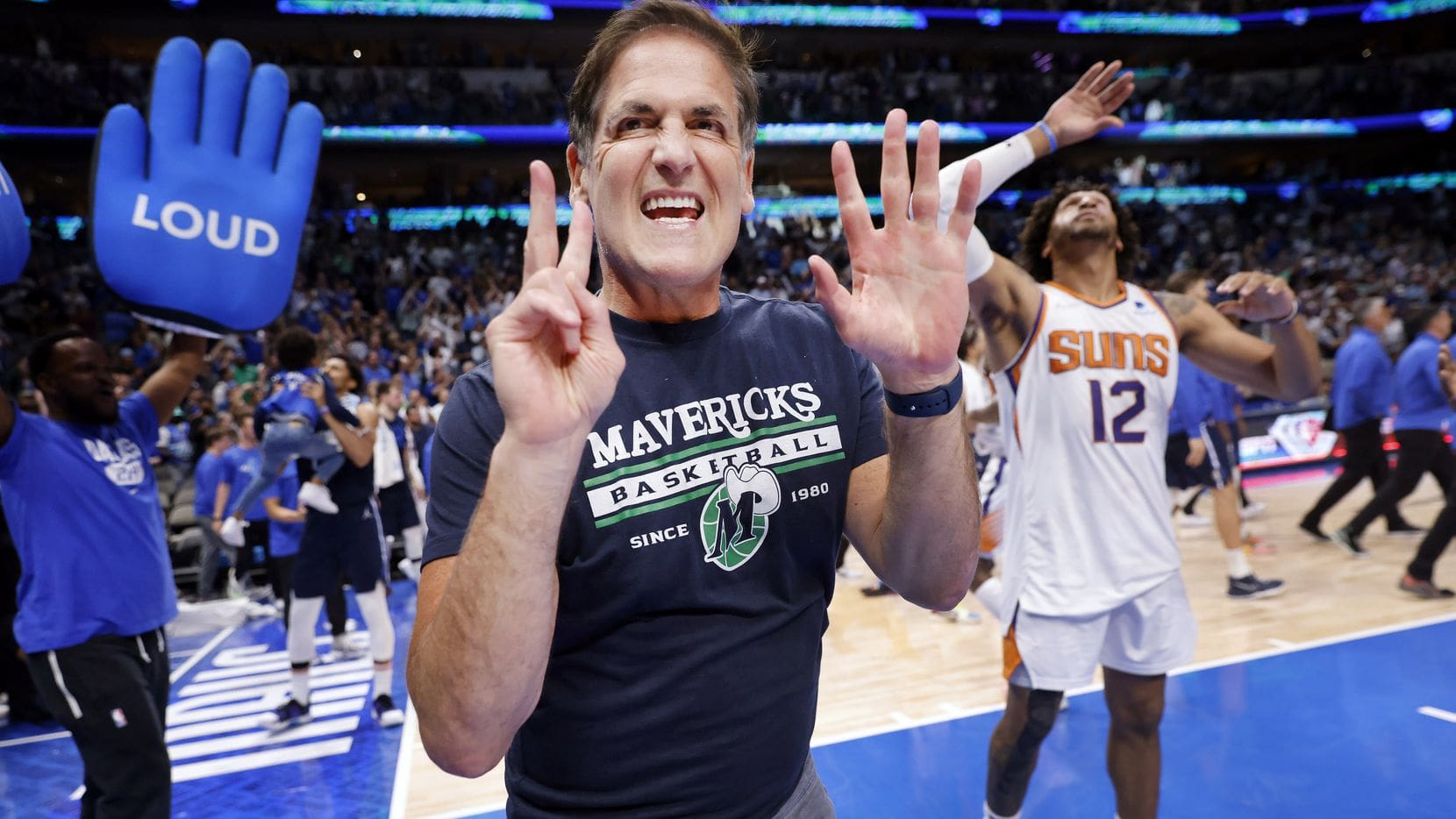 Mark Cuban prodává většinový podíl v klubu Dallas Mavericks rodině Adelsonových