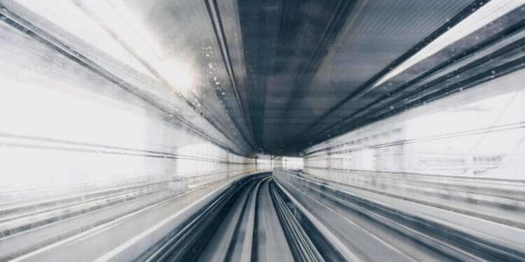 empty train track during daytimee