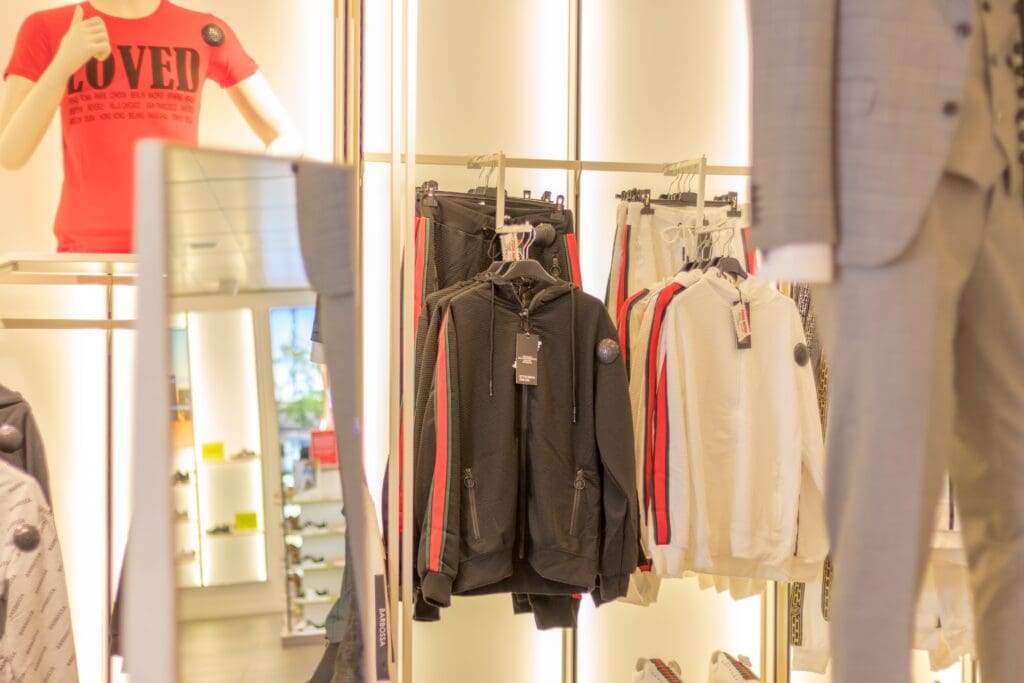Fotos of the grand opening event of Courage Mode in Widnau. New outlet for clothing, dresses, shoes and more.