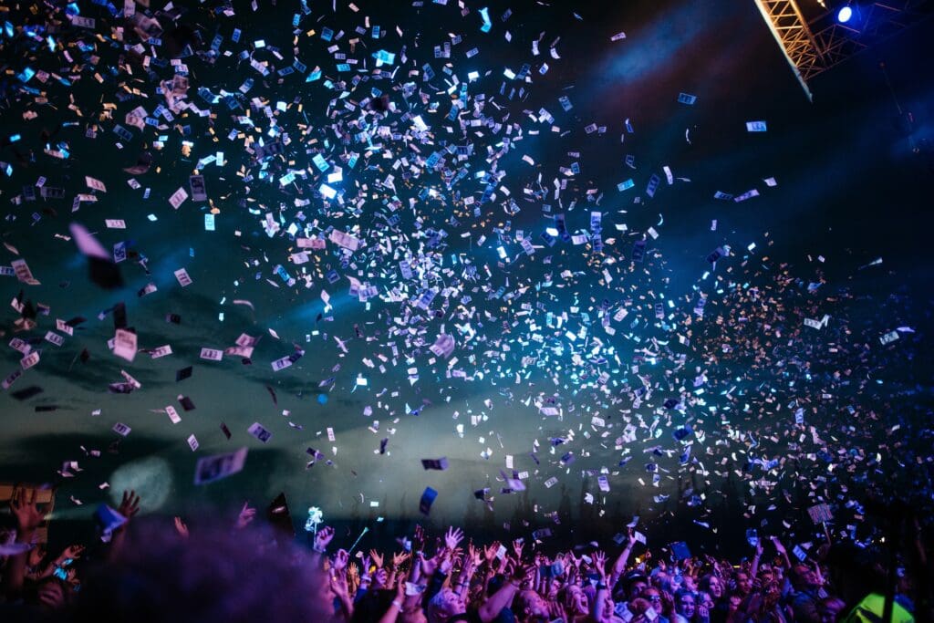 Since a few years I work as a photographer for the MS Dockville Festival in Hamburg, Germany. I share here a few photos from that special music festival.