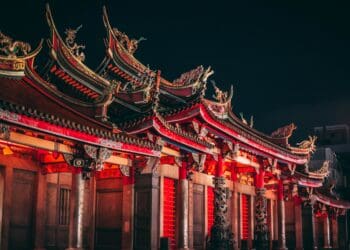 It was my last night in Taipei, I succeeded to take a wonderful picture of this temple during the night. Best trip of my life.