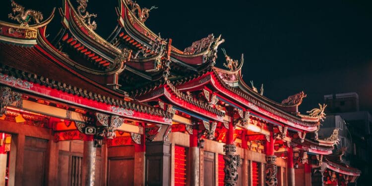 It was my last night in Taipei, I succeeded to take a wonderful picture of this temple during the night. Best trip of my life.