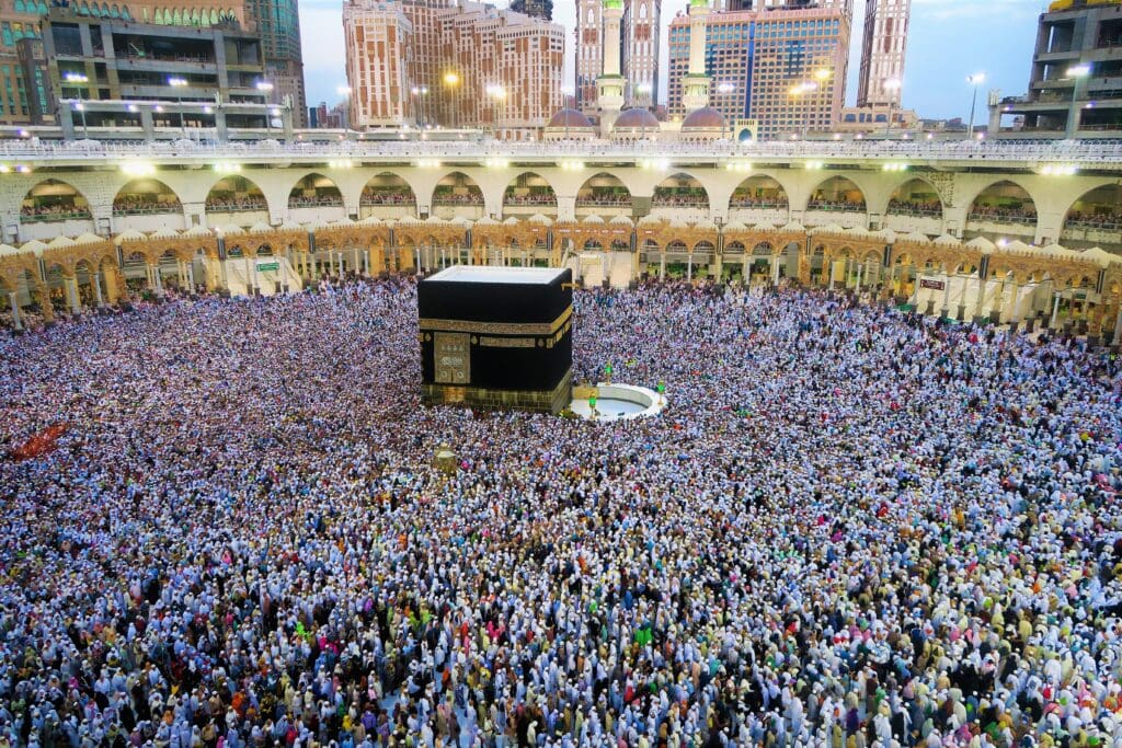 The Kaaba, which is expected to be like this in Ramadan, is empty these days due to epidemic disease. A picture missed for Muslims