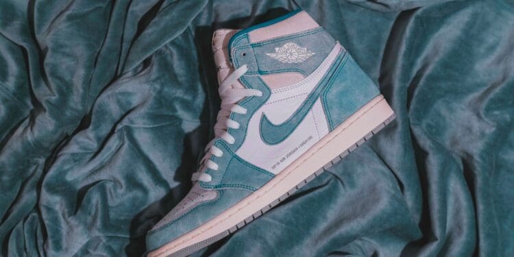 unpaired teal Air Jordan 1 shoe