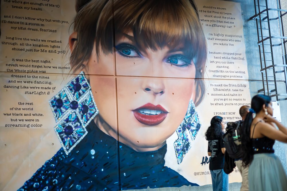 Miliardářka Taylor Swift vrací hudební průmysl do kinosálů