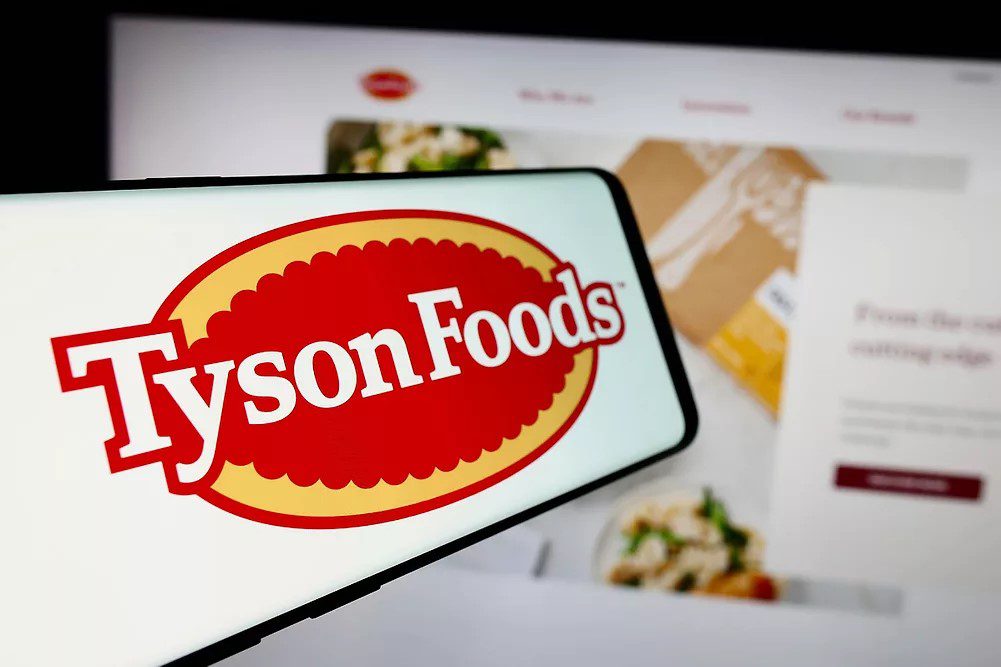 Employees work at the Swift & Co. meat processing plant, owned by JBS SA, in Rosario, Argentina, on Wednesday, June 22, 2011. JBS SA, based in Sao Paulo, Brazil, is the world's largest beef producer. Photographer: Diego Giudice/Bloomberg