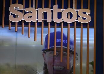 FILE PHOTO: The logo of Australian oil and gas exploration and production company Santos is displayed during the LNG 2023 energy trade show in Vancouver, British Columbia, Canada, July 12, 2023. REUTERS/Chris Helgren/ File Photo