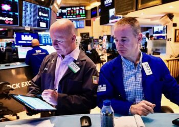 Trader Patrick Casey, left, and specialist Stephen Naughton work on the floor of the New York Stock Exchange, Friday, April 25, 2025. (AP Photo/Richard Drew)