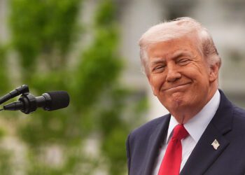 FILE PHOTO: US President Donald Trump speaks during the ceremonial welcome of UK King Charles III and Queen Camilla on the South Lawn of the White House. (zu dpa: ´Trump to raise EU auto tariffs to 25% next weekª) (Aaron Chown/PA Wire/dpa/TNS)
