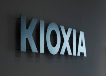 Japanese chipmaker Kioxia's logo is displayed at its headquarters in Tokyo, Japan, September 30, 2021. REUTERS/Kim Kyung-Hoon