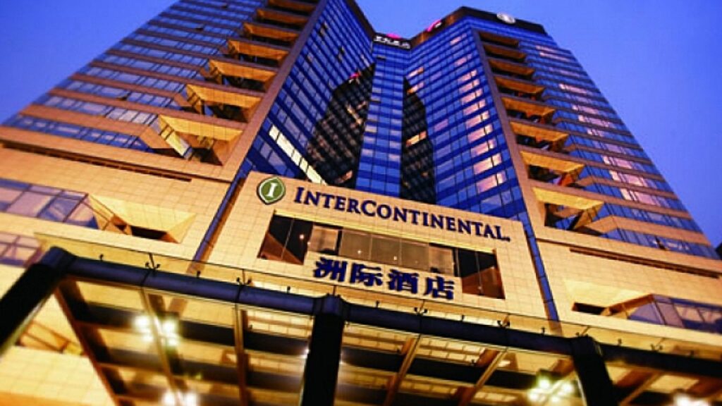 Picture of guests getting key card in hotel